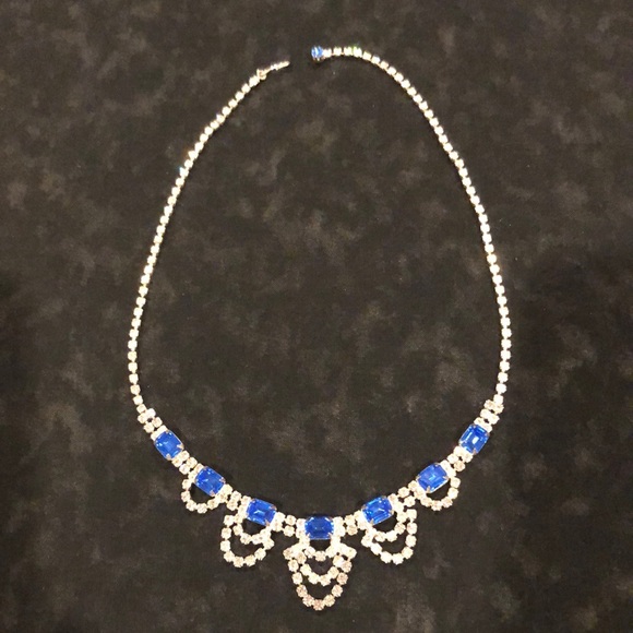 Jewelry - Vintage rhinestone necklace with blue accents